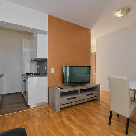 Apartment Center Ana Новалья Экстерьер фото
