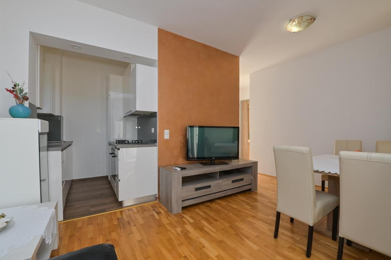Apartment Center Ana Новалья Экстерьер фото